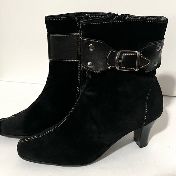 Aerosoles Shoes - Vintage Aerosoles Black Suede Leather Heel Ankle Bootie Buckle Zipper Size 6.5